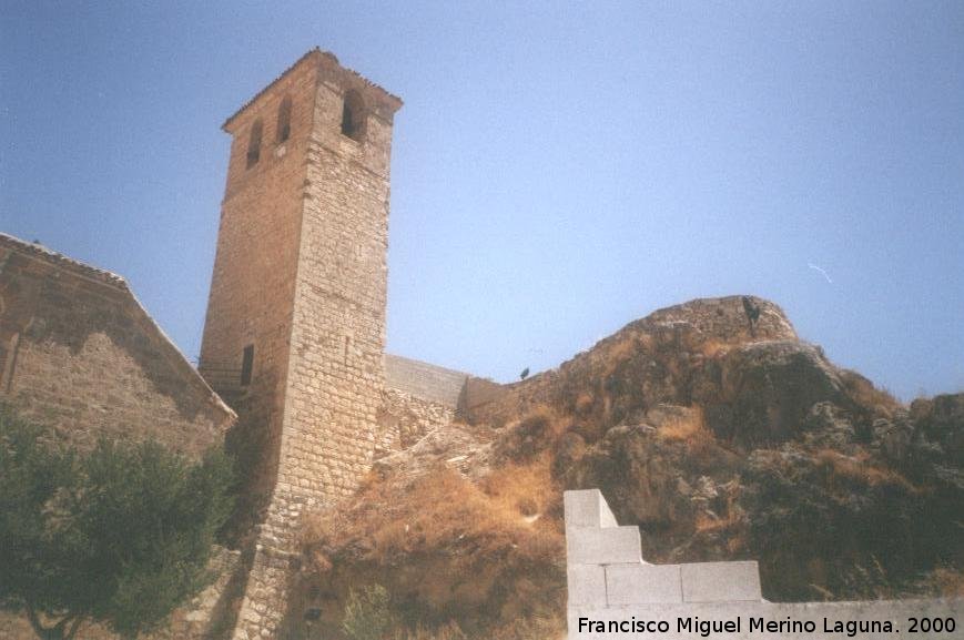 Castillo de las Peuelas - Castillo de las Peuelas. Torre del Homenaje y restos de muros