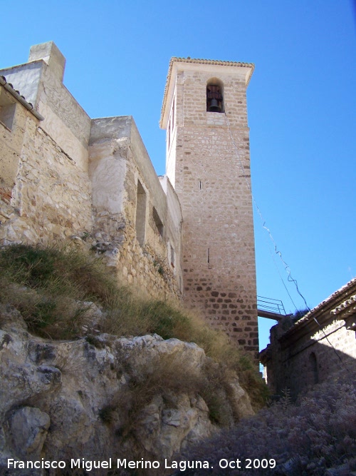Castillo de las Peuelas - Castillo de las Peuelas. Murallas y Torre del Homenaje