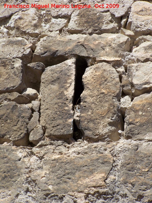 Castillo de las Peuelas - Castillo de las Peuelas. Saetera del torren rectangular