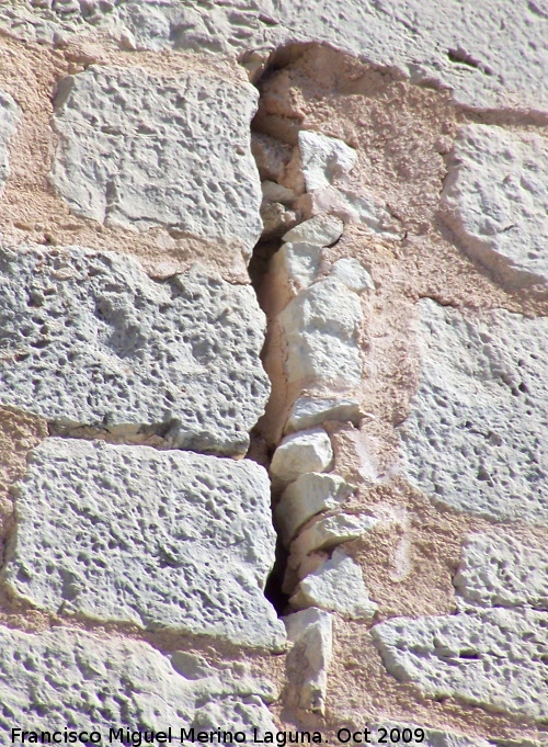 Castillo de las Peuelas - Castillo de las Peuelas. Saetera de la Torre del Homenaje