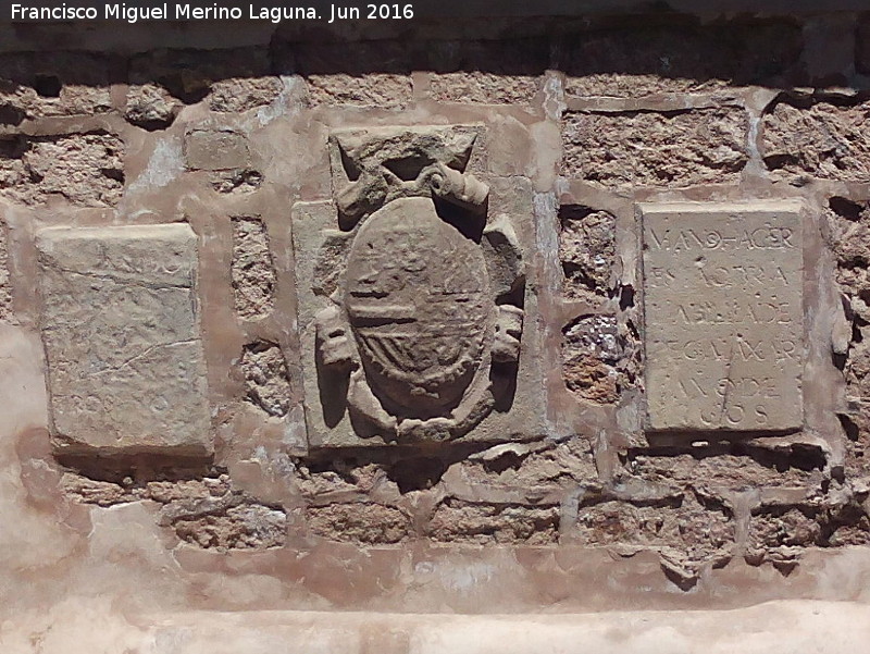 Fuente de la Reja - Fuente de la Reja. Inscripciones y escudo