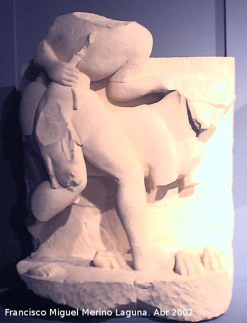 Cerrillo Blanco - Cerrillo Blanco. Altorelieve de cazador con liebre y mastn. Museo provincial