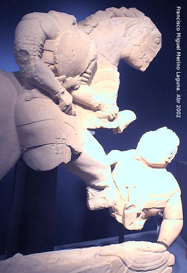 Cerrillo Blanco - Cerrillo Blanco. Jinete atravesando con su lanza al enemigo caido. Museo Provincial