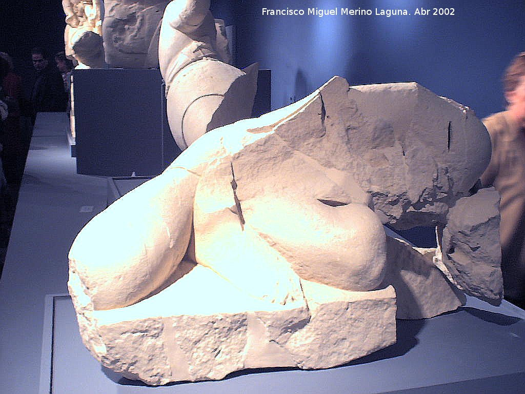 Cerrillo Blanco - Cerrillo Blanco. Guerrero rematado en el suelo. Museo Provincial