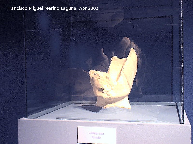 Cerrillo Blanco - Cerrillo Blanco. Cabeza con tocado. Museo Provincial