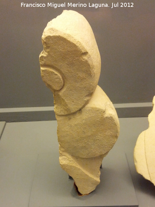 Cerrillo Blanco - Cerrillo Blanco. Fragmento de capitel ibrico. Museo Provincial