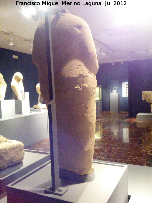 Cerrillo Blanco - Cerrillo Blanco. Mujer con serpiente. Museo Provincial