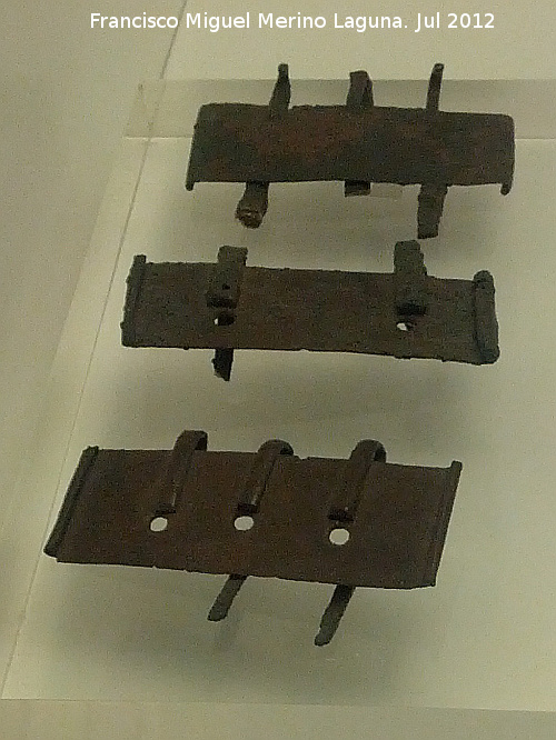 Cerrillo Blanco - Cerrillo Blanco. Broches de cinturn de bronce ibricos. Tumbas femeninas 7,9 y 11. Periodo orientalizante 700 - 601 a.C. Museo Provincial