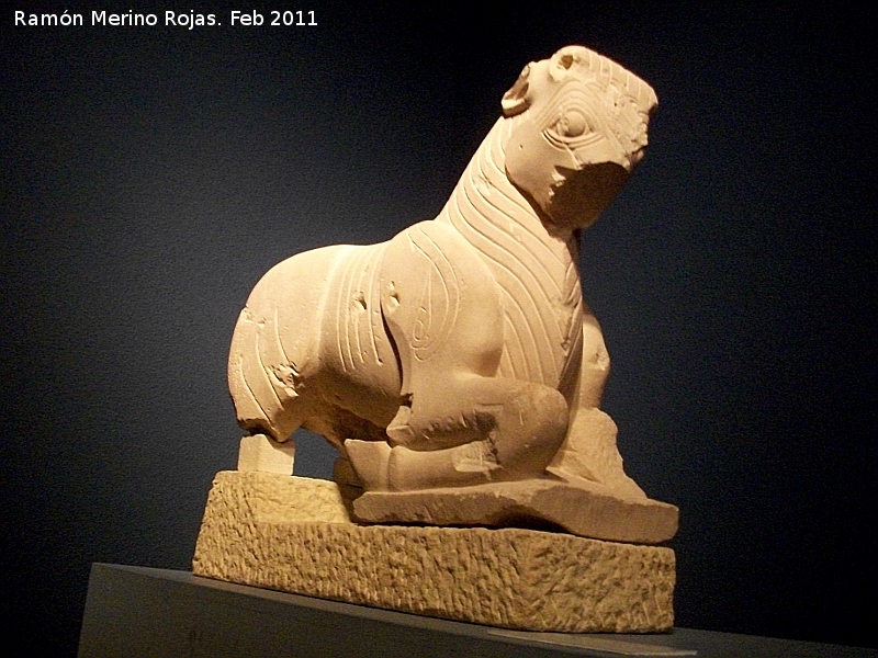Cerrillo Blanco - Cerrillo Blanco. Toro de Porcuna. Museo Provincial