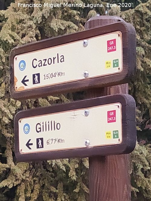 Gilillo - Gilillo. Cartel en la Casa Forestal El Sacejo