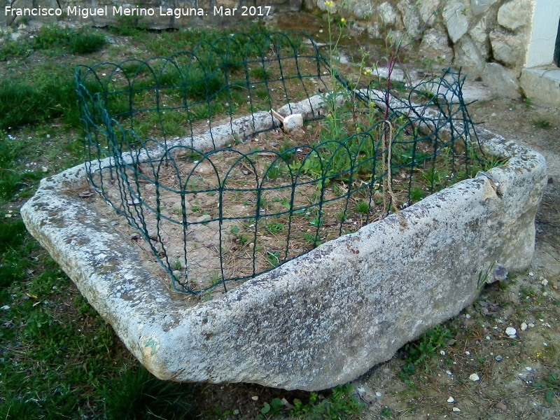 Cortijo Ruicerezo Alto - Cortijo Ruicerezo Alto. Pila de jardn