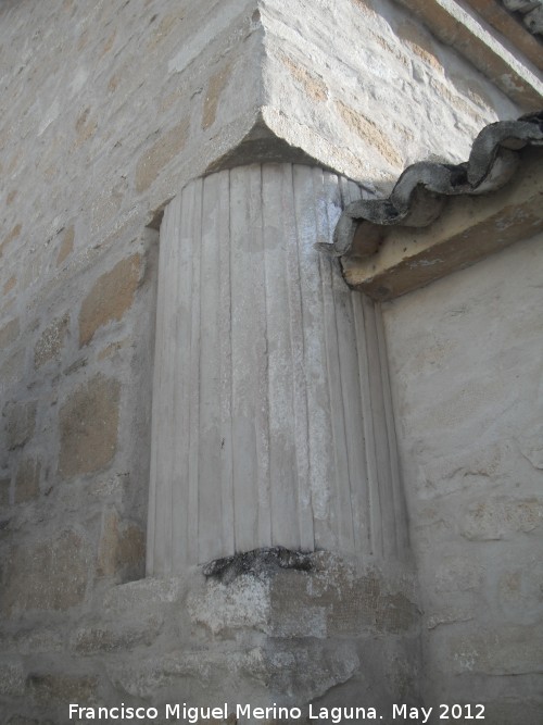 Iglesia de San Benito - Iglesia de San Benito. Columna incrustada en el muro
