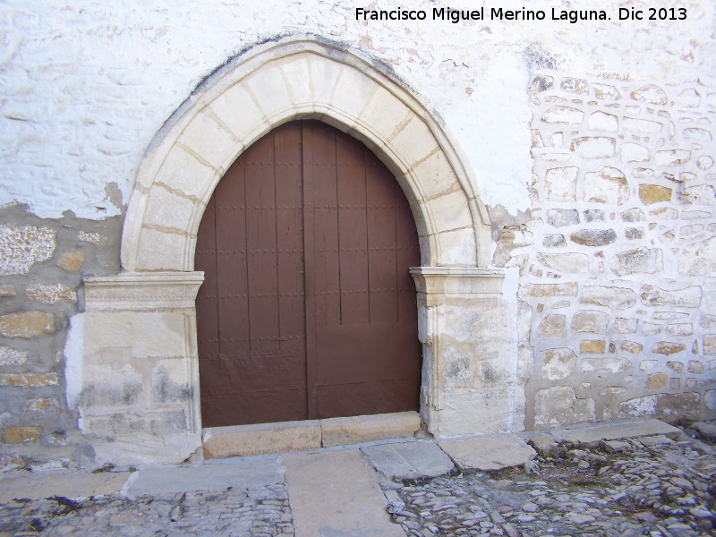 Iglesia de San Benito - Iglesia de San Benito. Puerta de arco apuntado del patio