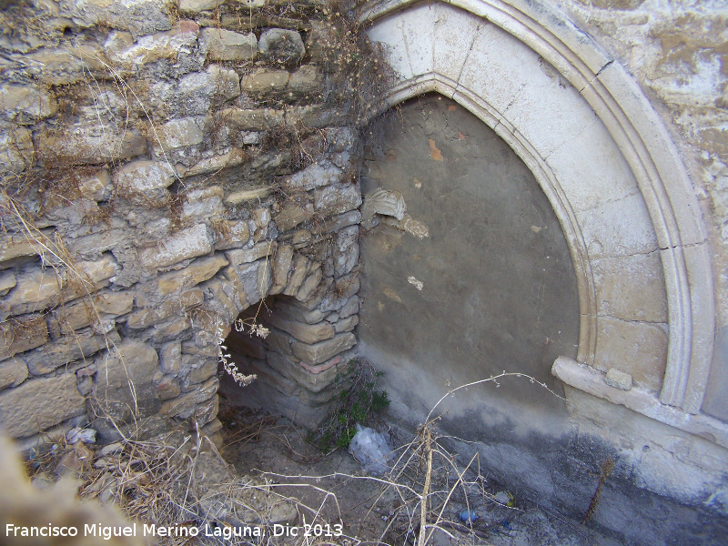 Iglesia de San Benito - Iglesia de San Benito. Puerta cegada y acequia