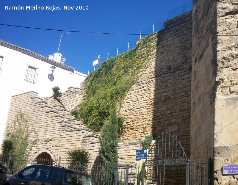 Castillo de Porcuna - Castillo de Porcuna. Murallas