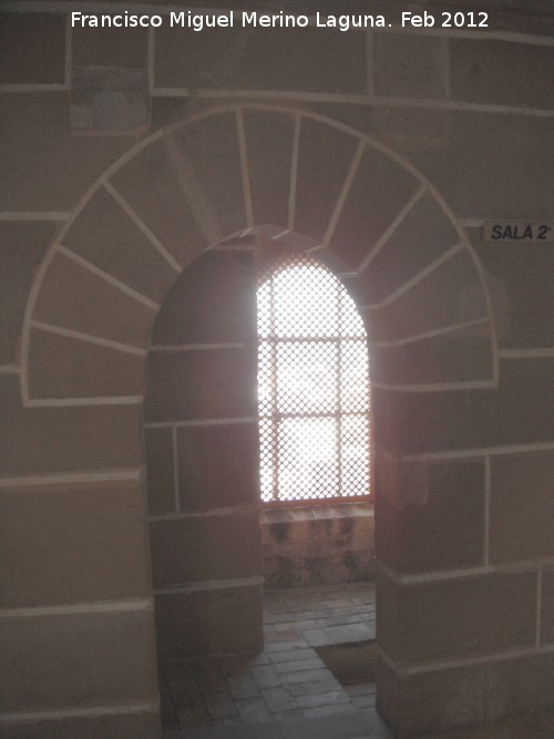 Castillo de Porcuna - Castillo de Porcuna. Puerta y ventana del segundo piso