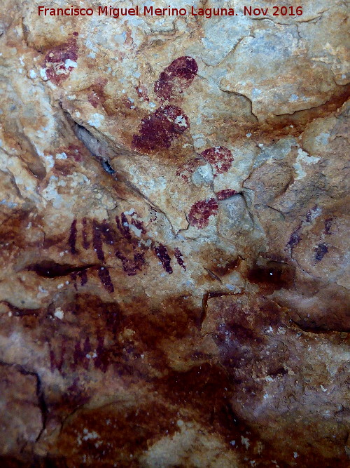 Pinturas rupestres de las Cuevas del Curro Abrigo III - Pinturas rupestres de las Cuevas del Curro Abrigo III. 