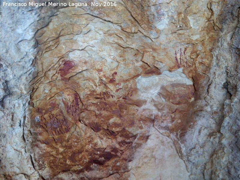 Pinturas rupestres de las Cuevas del Curro Abrigo III - Pinturas rupestres de las Cuevas del Curro Abrigo III. Parte baja del grupo II