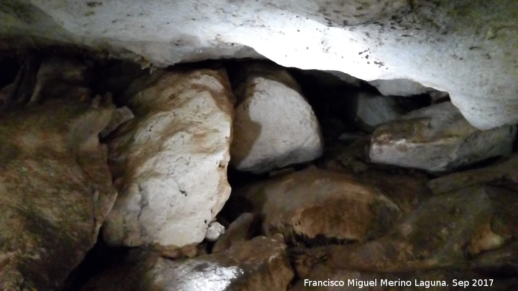 Cueva de los Murcilagos - Cueva de los Murcilagos. Bloques de derrumbe