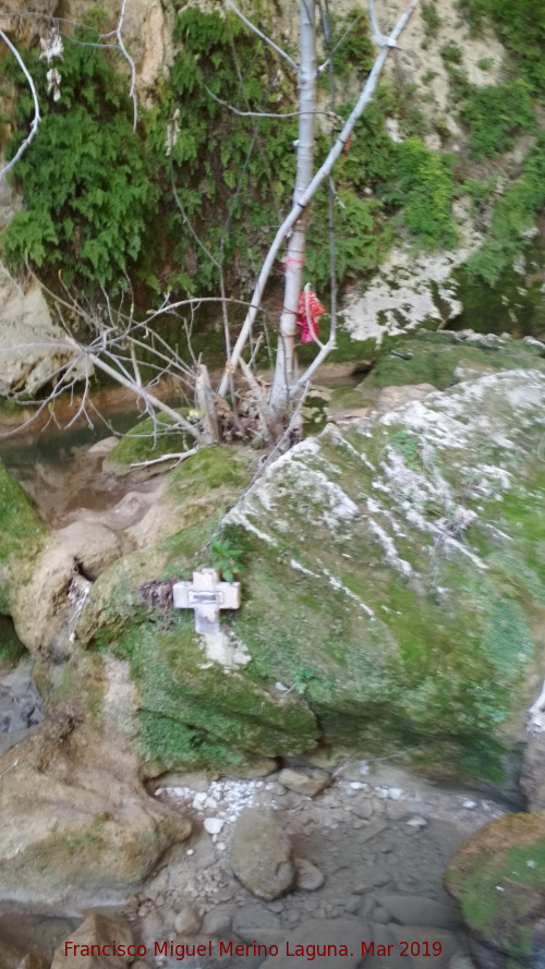 Cueva del Agua - Cueva del Agua. Cruz