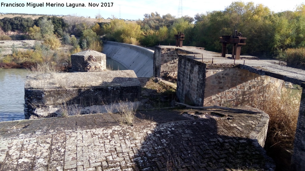 Presa de Casas Nuevas - Presa de Casas Nuevas. Molinos y presa