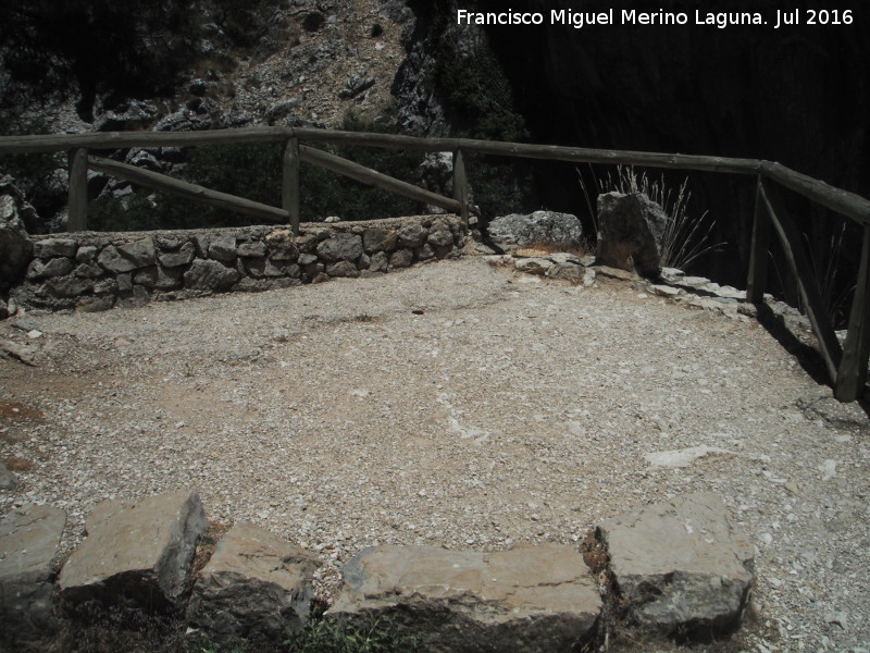 Nacimiento del Guadalquivir - Nacimiento del Guadalquivir. Inicio del sendero de bajada al nacimiento