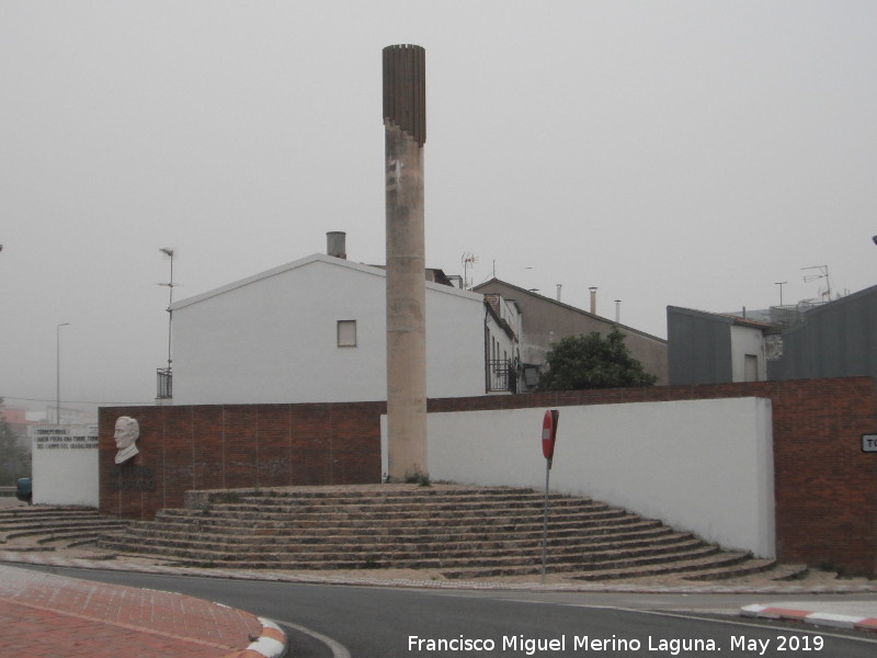 Monumento a Antonio Machado - Monumento a Antonio Machado. Con niebla