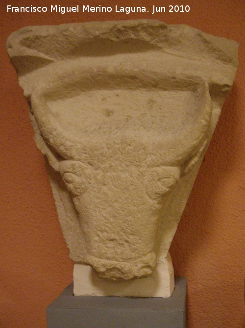 Villa Romana de Bruel - Villa Romana de Bruel. Clave de arco siglos II-IV d.C. Museo Provincial de Jan