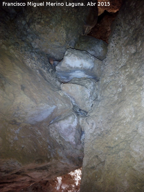 Cueva de la Zorra - Cueva de la Zorra. Piedras encajadas