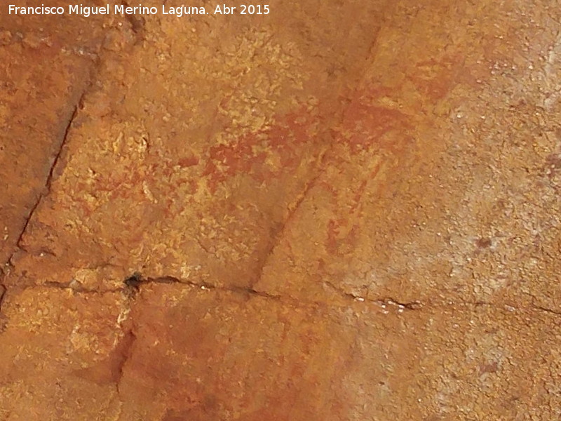 Pinturas rupestres del Abrigo de la Cueva del Santo Grupo II - Pinturas rupestres del Abrigo de la Cueva del Santo Grupo II. Lnea oblcua con finas lneas verticales