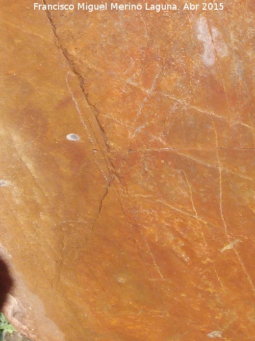 Pinturas rupestres del Abrigo de la Cueva del Santo Grupo II - Pinturas rupestres del Abrigo de la Cueva del Santo Grupo II. Antropomorfos de la izquierda y flecha hacia arriba