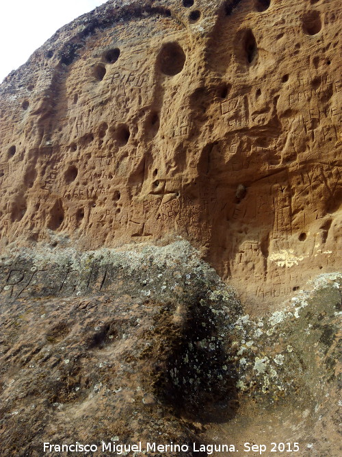 Oratorio visigodo de Valdecanales - Oratorio visigodo de Valdecanales. Cruces