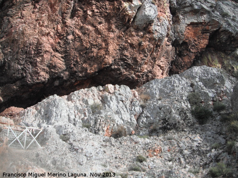 Cueva de los Muecos - Cueva de los Muecos. 