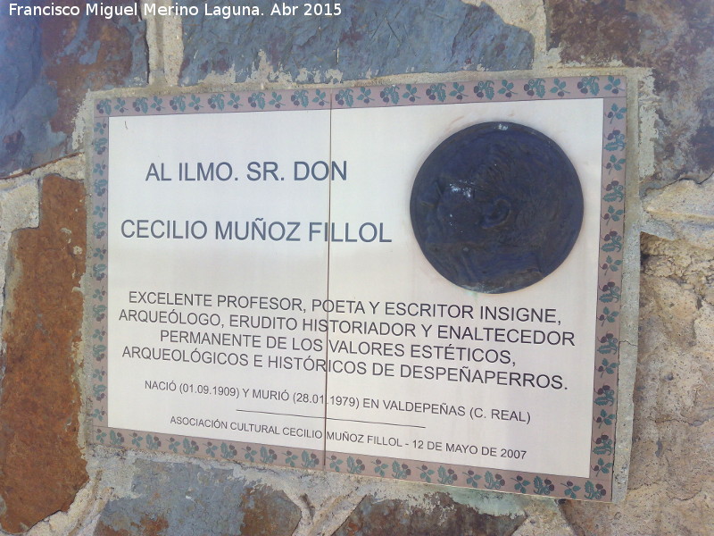 Monumento a Cecilio Muoz - Monumento a Cecilio Muoz. Placa