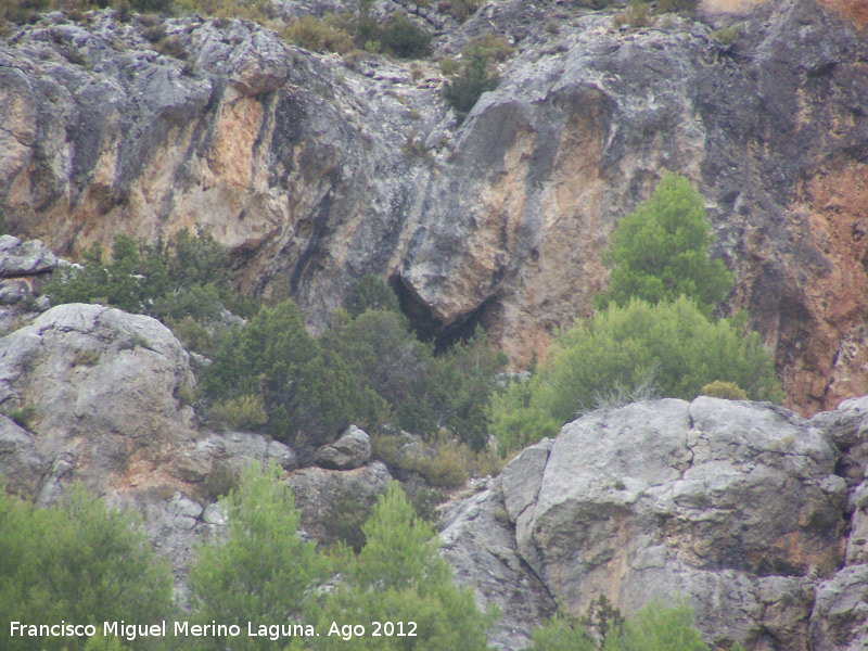 Pantano de la Vieja - Pantano de la Vieja. Cueva