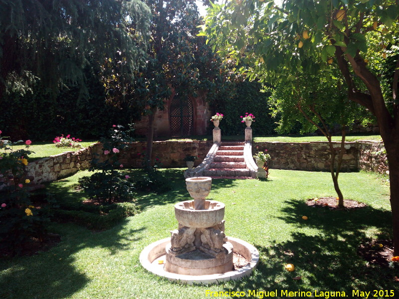 Castillo de Bailn - Castillo de Bailn. Patio del castillo