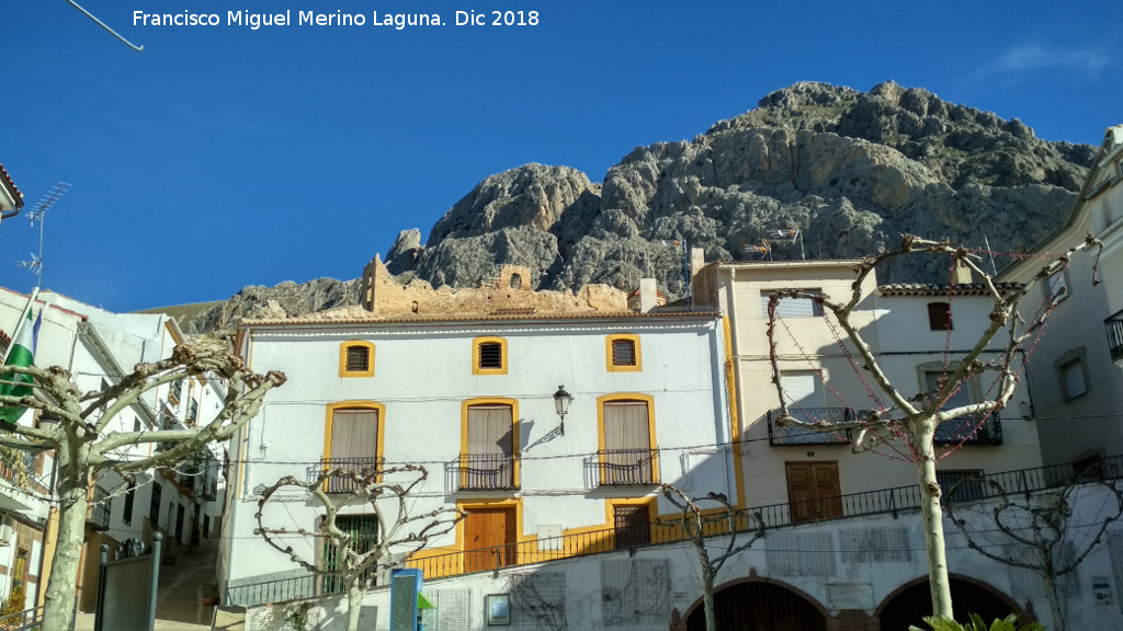 Plaza de la Constitucin de Bedmar - Plaza de la Constitucin de Bedmar. Vistas