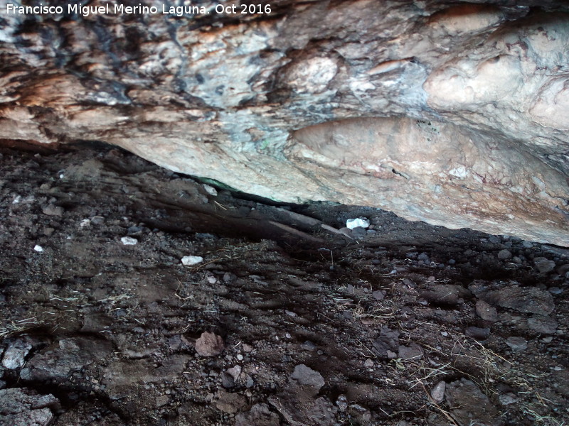 Yacimiento de la Cueva Del Nacimiento - Yacimiento de la Cueva Del Nacimiento. Al fondo antiguo abrevadero de ganado