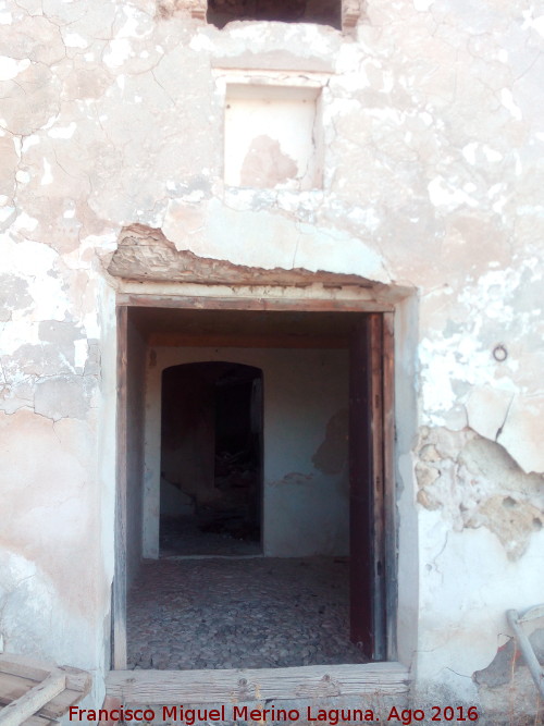 Cortijo del Cerrillo de la Divina - Cortijo del Cerrillo de la Divina. Hornacina entrada y argolla