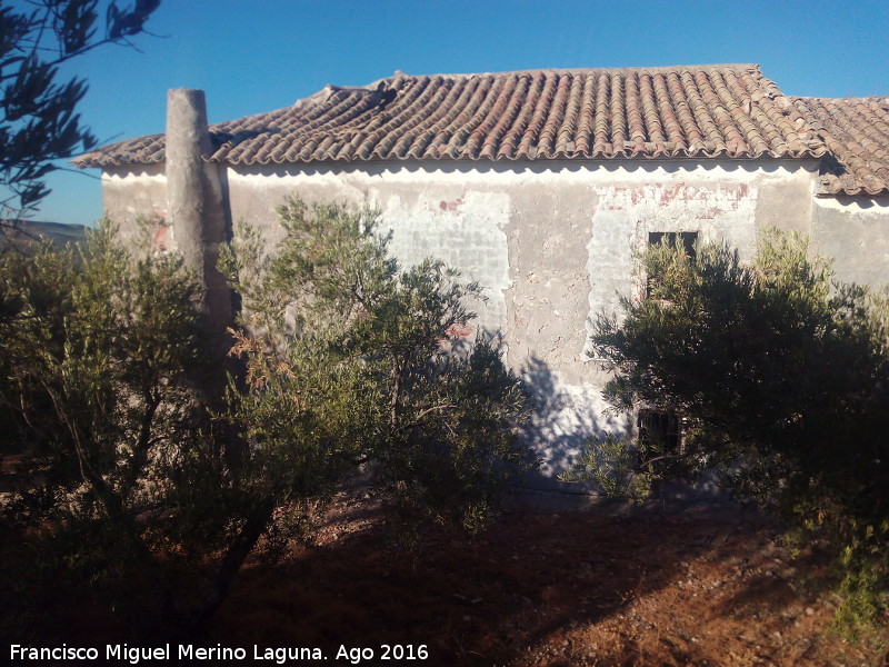 Cortijo del Cerrillo de la Divina - Cortijo del Cerrillo de la Divina. Lateral con chimenea