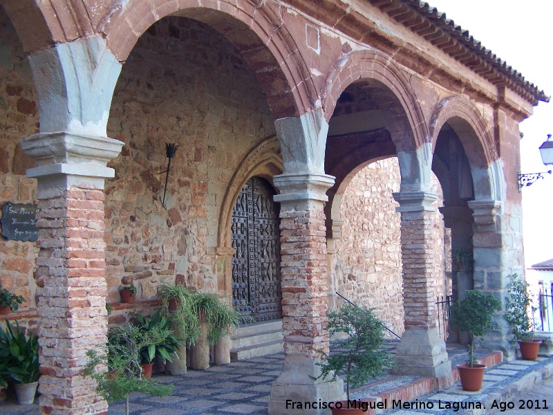 Iglesia de Santa Mara del Collado - Iglesia de Santa Mara del Collado. Soportales