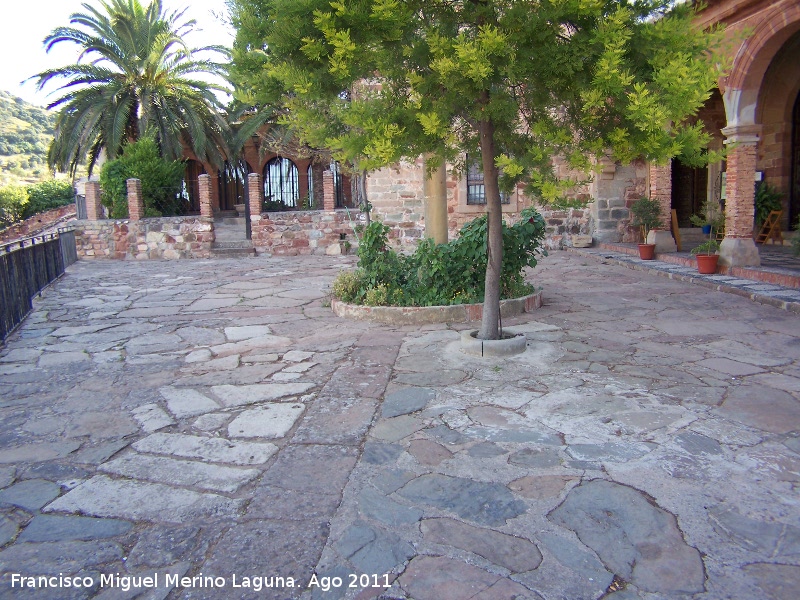 Iglesia de Santa Mara del Collado - Iglesia de Santa Mara del Collado. Atrio