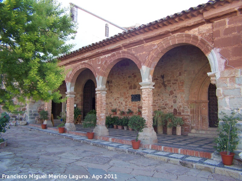 Iglesia de Santa Mara del Collado - Iglesia de Santa Mara del Collado. Soportales