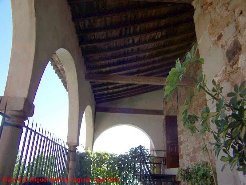 Iglesia de Santa Mara del Collado - Iglesia de Santa Mara del Collado. Soportales traseros