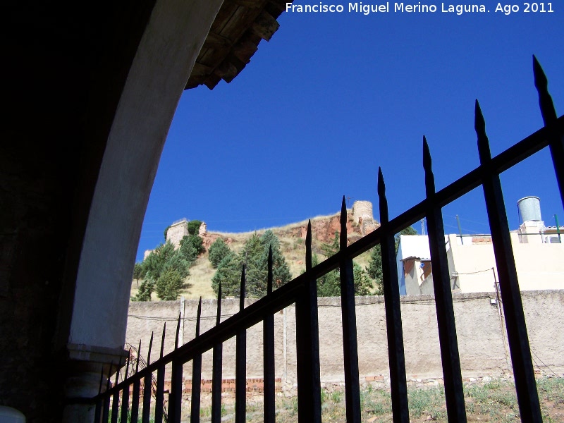 Iglesia de Santa Mara del Collado - Iglesia de Santa Mara del Collado. Castillo desde el porche trasero