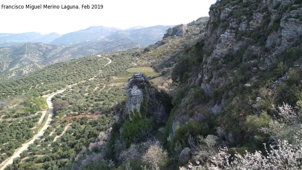 Cerro de la Coronilla - Cerro de la Coronilla. Vistas de las paredes rocosas