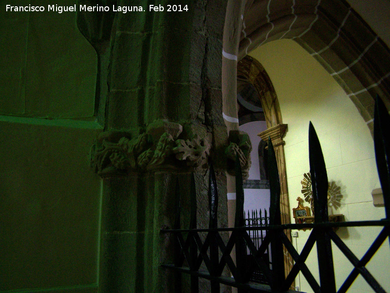 Iglesia de San Esteban - Iglesia de San Esteban. Guirnalda con motivos florales