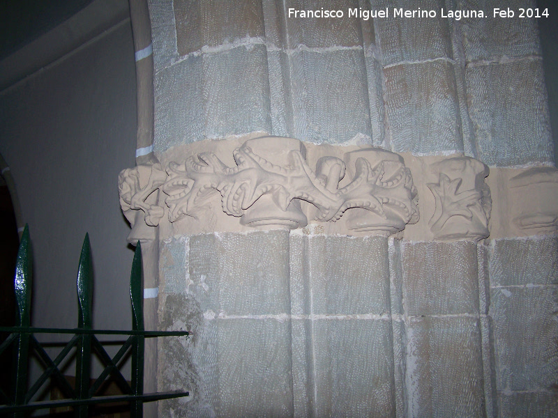 Iglesia de San Esteban - Iglesia de San Esteban. Guirnalda con motivos florales