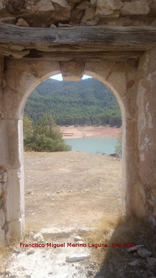 Aldea Bujaraiza - Aldea Bujaraiza. Puerta de la Iglesia con el Cementerio Viejo al fondo