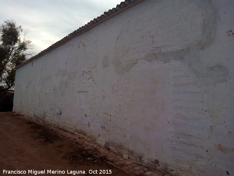 Cortijo Via Garabata - Cortijo Via Garabata. Arcadas cegadas del muro lateral